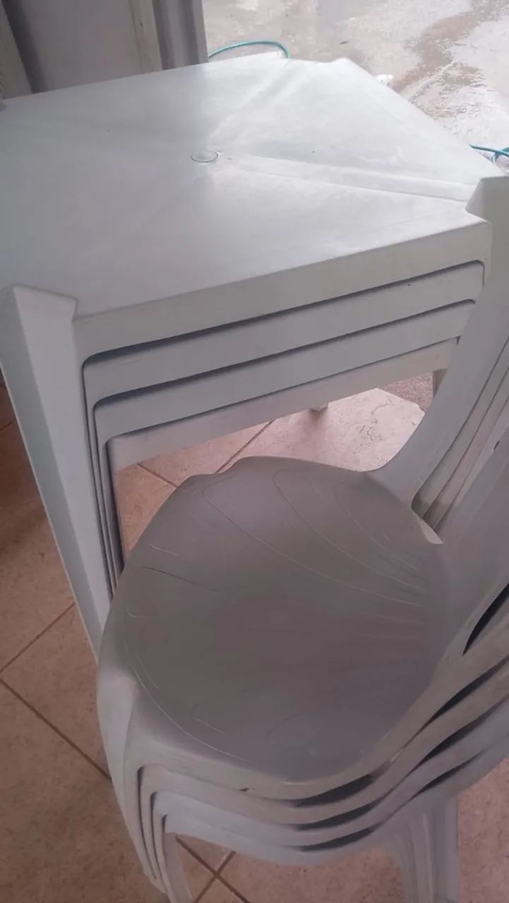 mesa e cadeira de plastico 