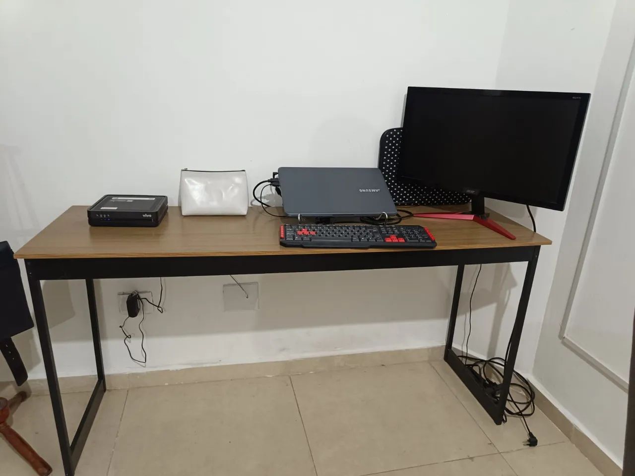 Escrivaninha simples com cadeira64985862271235120