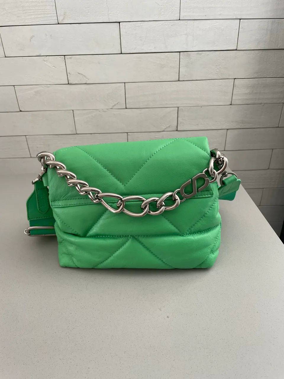 Bolsa Schutz Barbara Verde - Foto 2