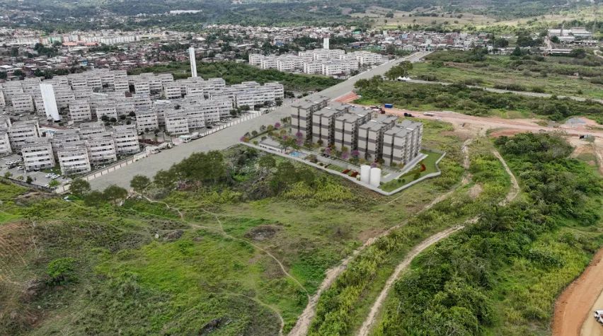 Apartamento próximo ao centro com varanda, 2 quartos - Foto 2