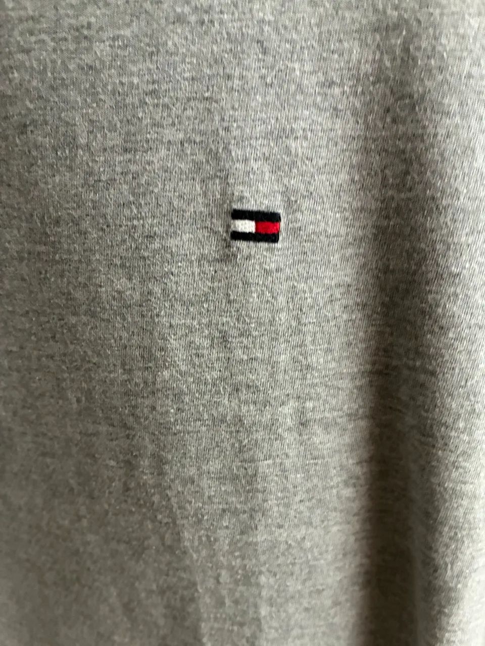 Camiseta tommy Hilfiger cinza , perfeito estado, P - Foto 2
