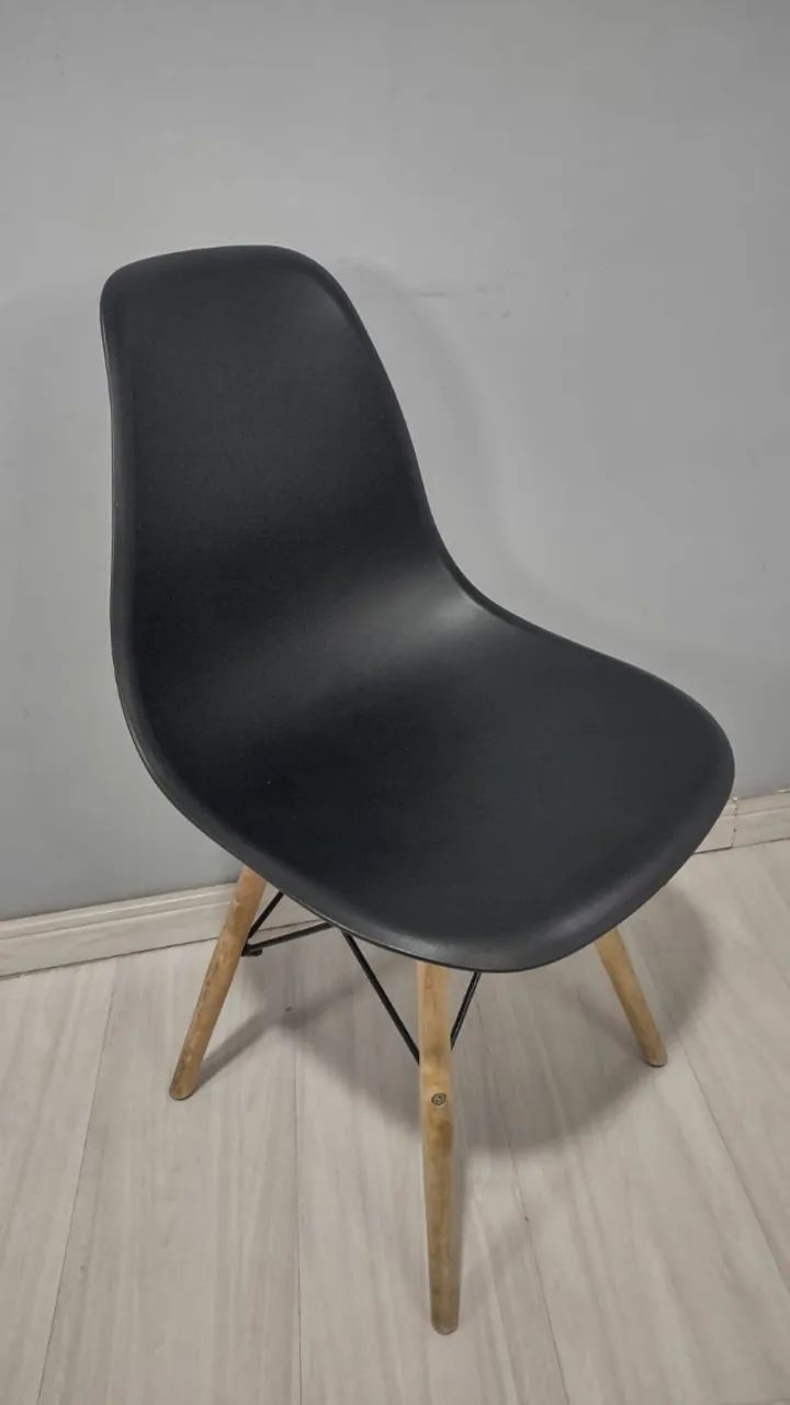 Cadeiras Eames Wood Base de Madeira e Assento Preto (Kit com 3)