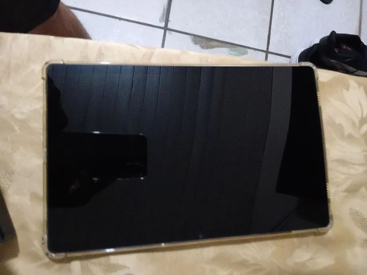 Tablet lenovo 10.6 pegadas