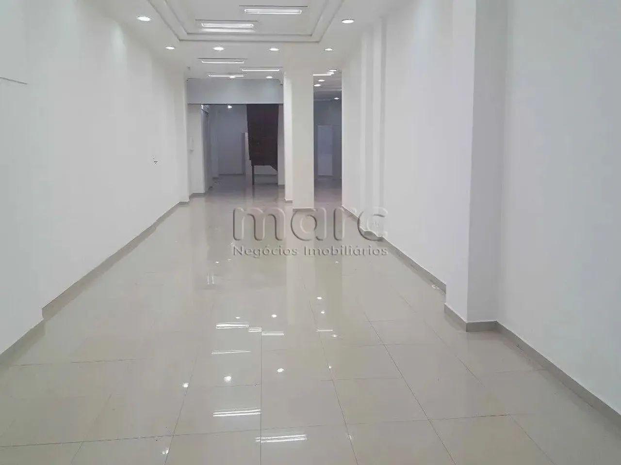 Loja totalmente reformada na República com 431m², salão grande mais sobre loja, com banhei