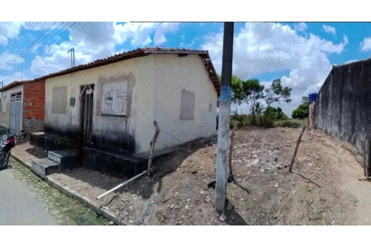 VENDE-SE CASA + TERRENO LATERAL