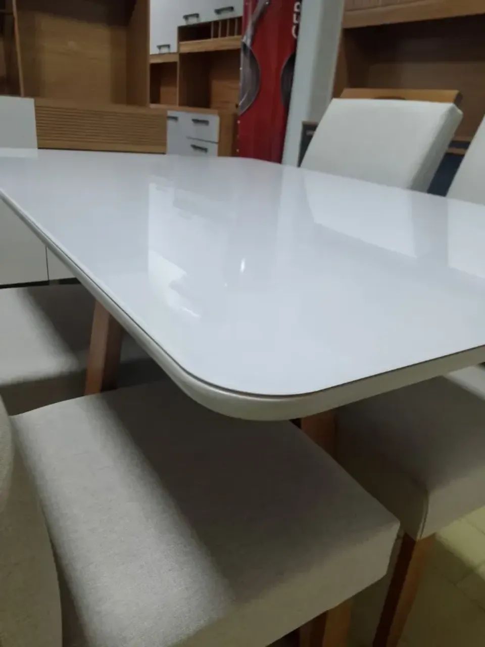 Mesa Mariana 4 Cadeiras - Base e Cadeiras em Madeira, Tampo com Vidro Laqueado - Foto 3