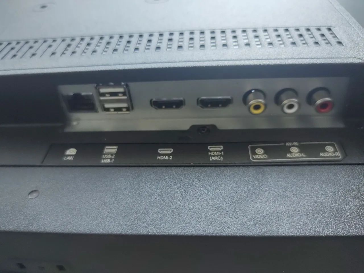 TV 32 COM TELA QUEBRADA MAS COM A PLACA FUNCIONANDO PERFEITAMENTE  - Foto 3