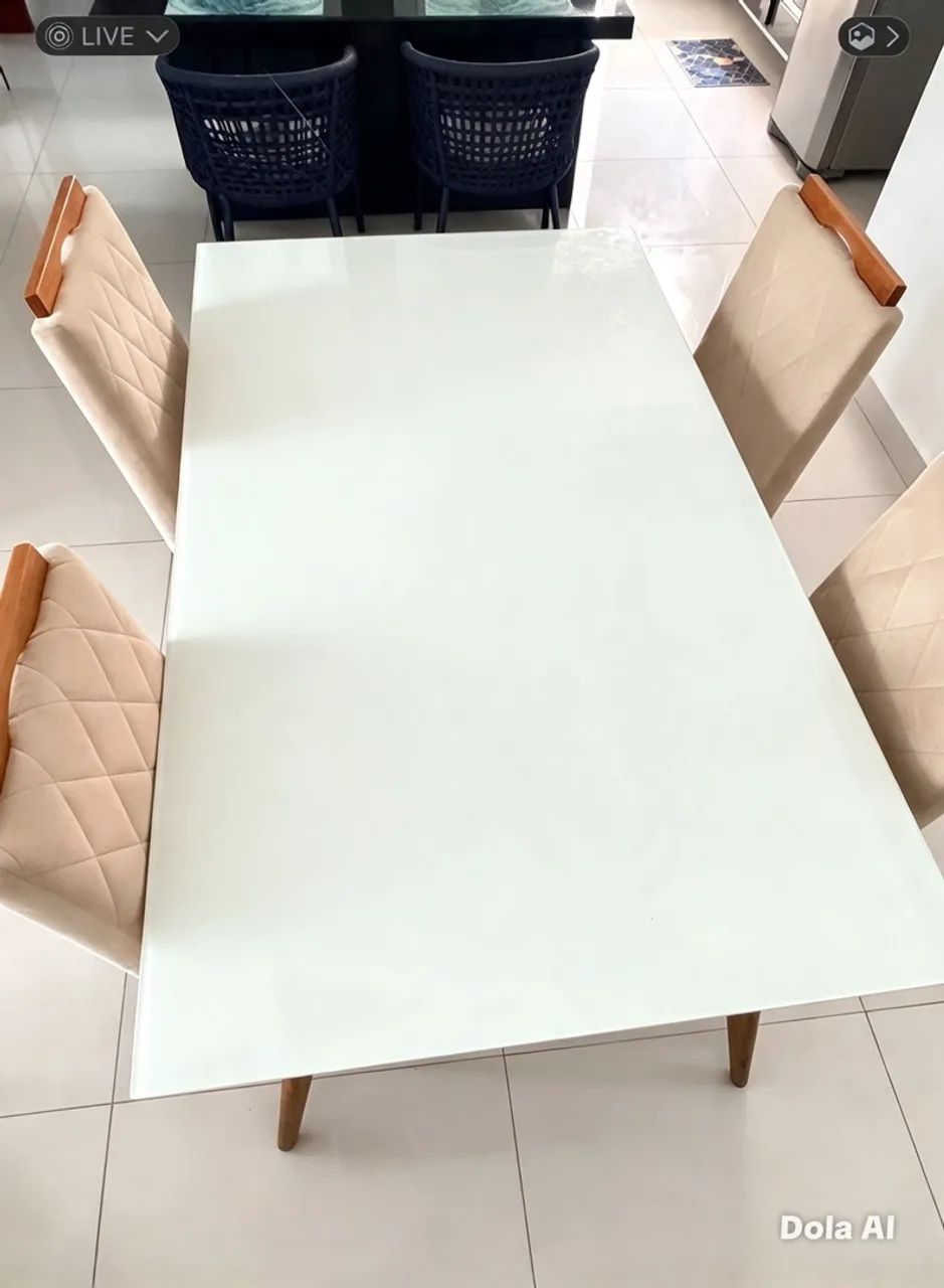 Mesa nova com 4 cadeiras