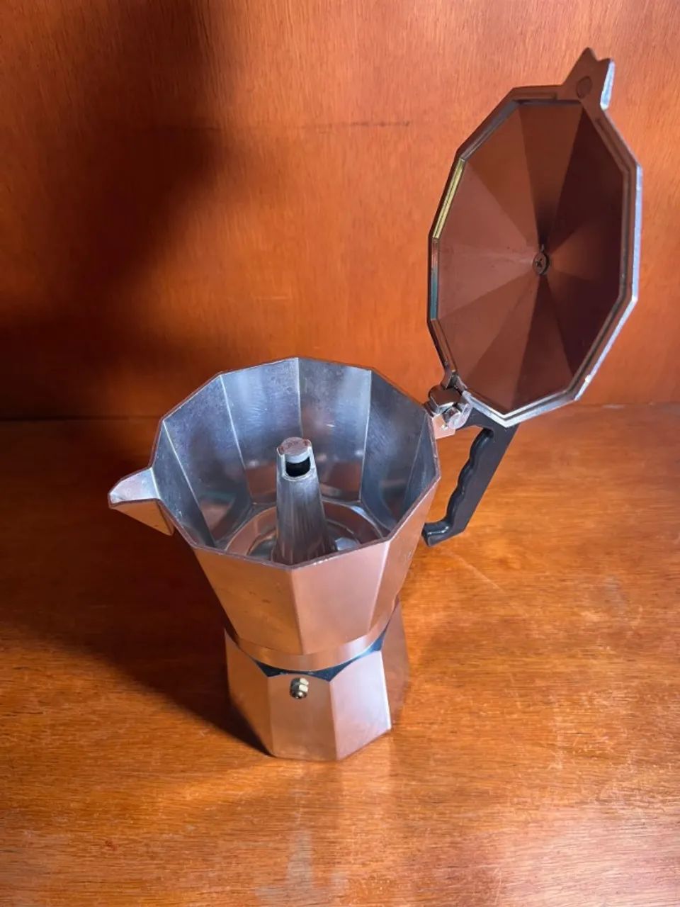 Cafeteira Italiana Moka 12 Xícaras (600mL)- Extra Grande - SEMINOVA, NUNCA USADA - Foto 5