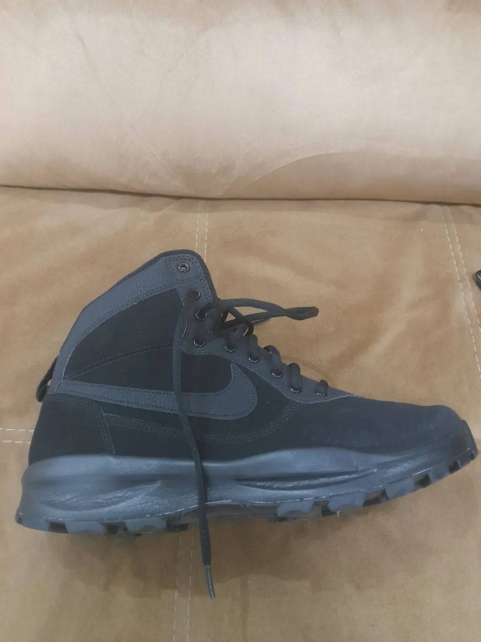 bota nike manoadome black