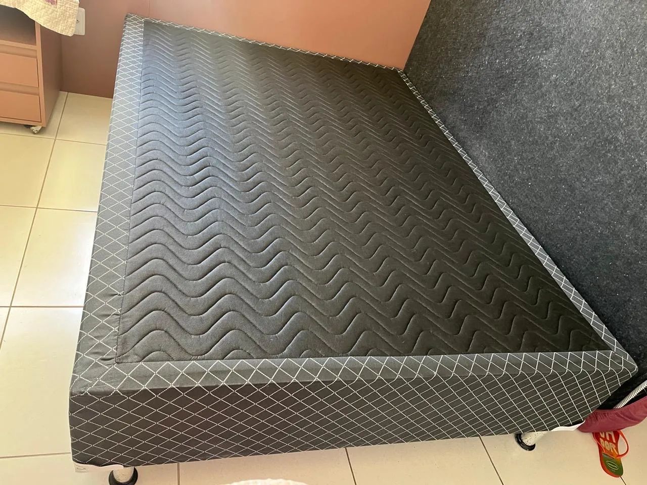 Queen-size Bed Base + Mattress