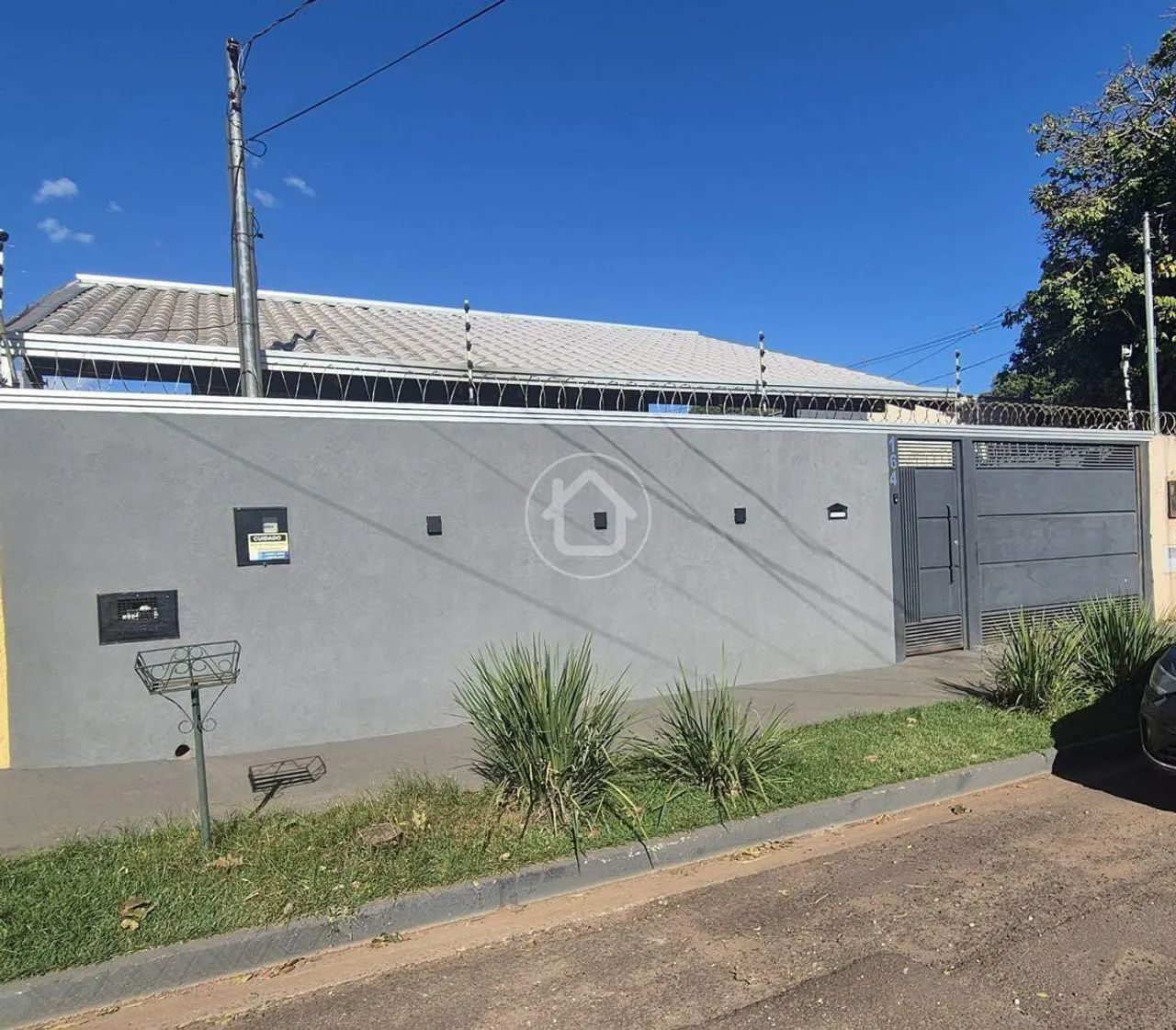 CASA COM 3 DORMITORIOS E ENERGIA SOLAR