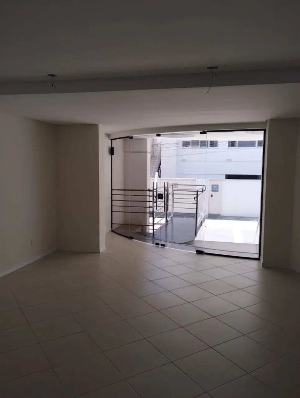 Excelente Sala Comercial (120 M²) ED. Mirador - Bairro Centro - Tubarão/SC - Foto 3