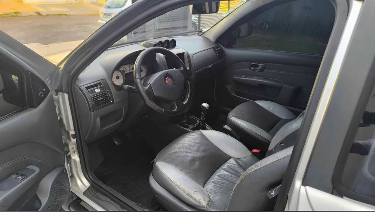 Fiat Strada Adventure1.8/ 1.8 Locker Flex CD 2011 - Foto 2
