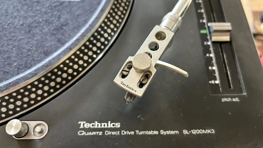 Toca Discos Technics MK3 - Par - com agulha e case Road Ready - Foto 2