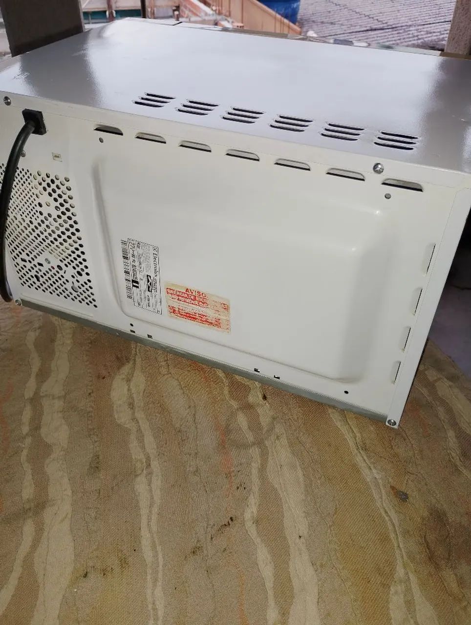 Microondas Eletrolux mfe33 funcionando - Foto 4