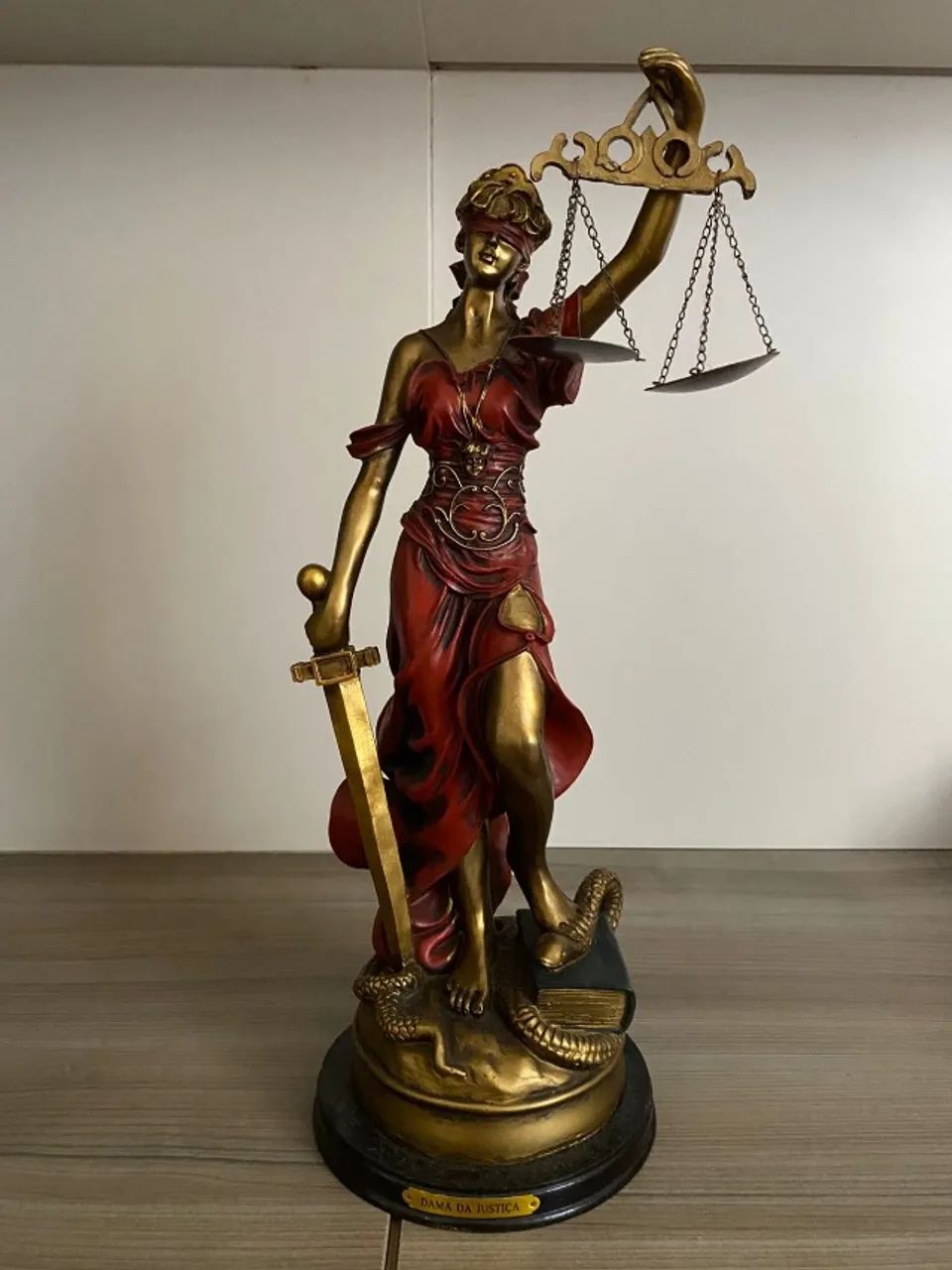 ESTÁTUAS DAMA DA JUSTIÇA - 25 CM E 50 CM - Foto 3