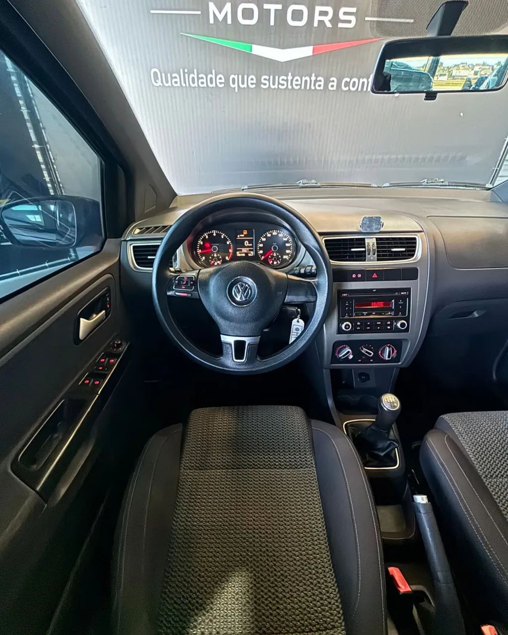 Volkswagen Fox 1.0 MI Total Flex 8V 5P 2013 - Foto 4