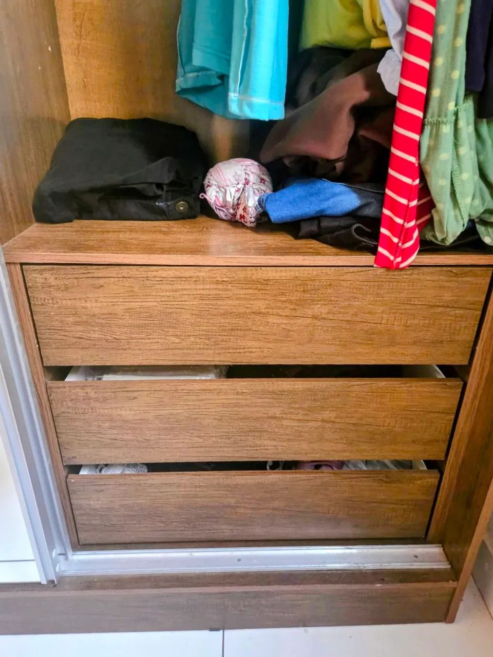 Guarda roupa com 2 portas de correr. - Foto 2