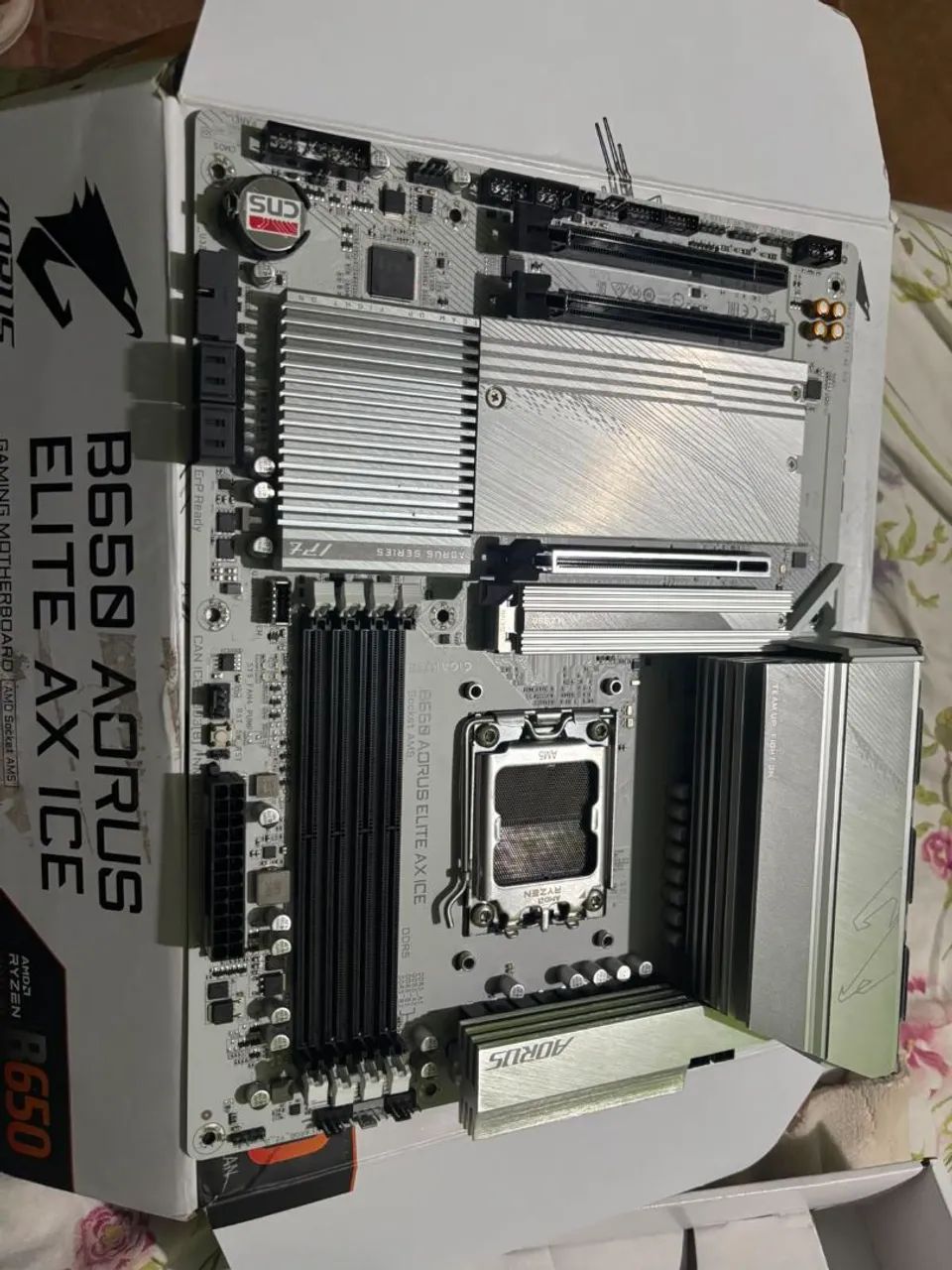 Placa Mãe B650 Aorus Elite ax ice - Foto 3