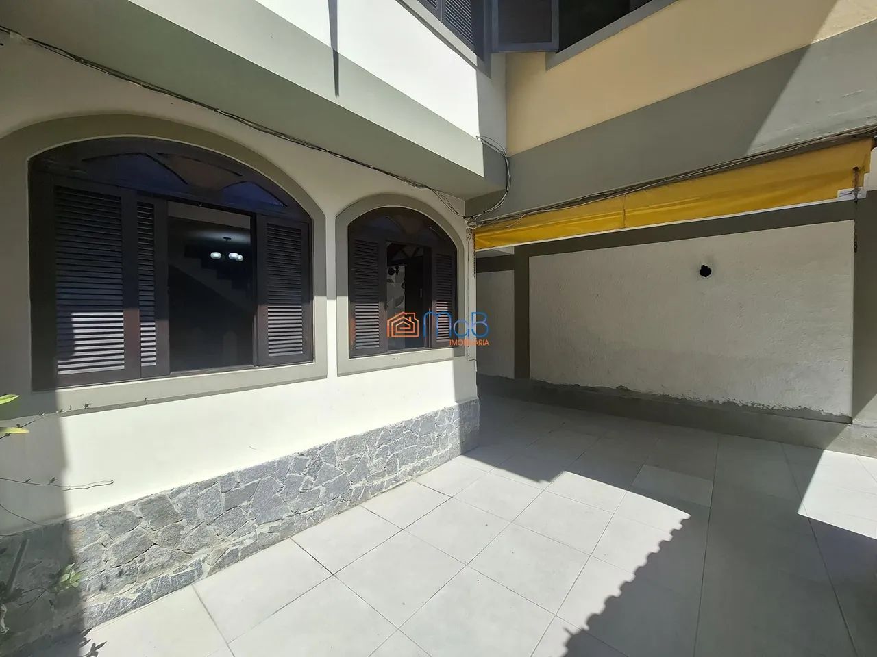 Casa Triplex com 7 Quartos no Bairro Imbetiba - Foto 3