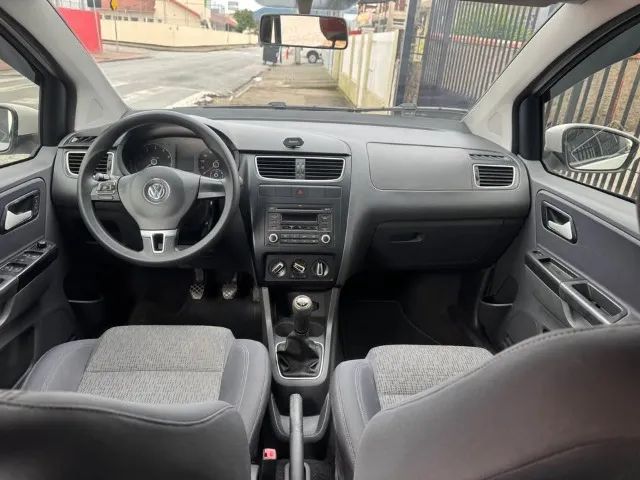 Volkswagen Fox 1.0 MI Total Flex 8V 5P 2013 - Foto 4