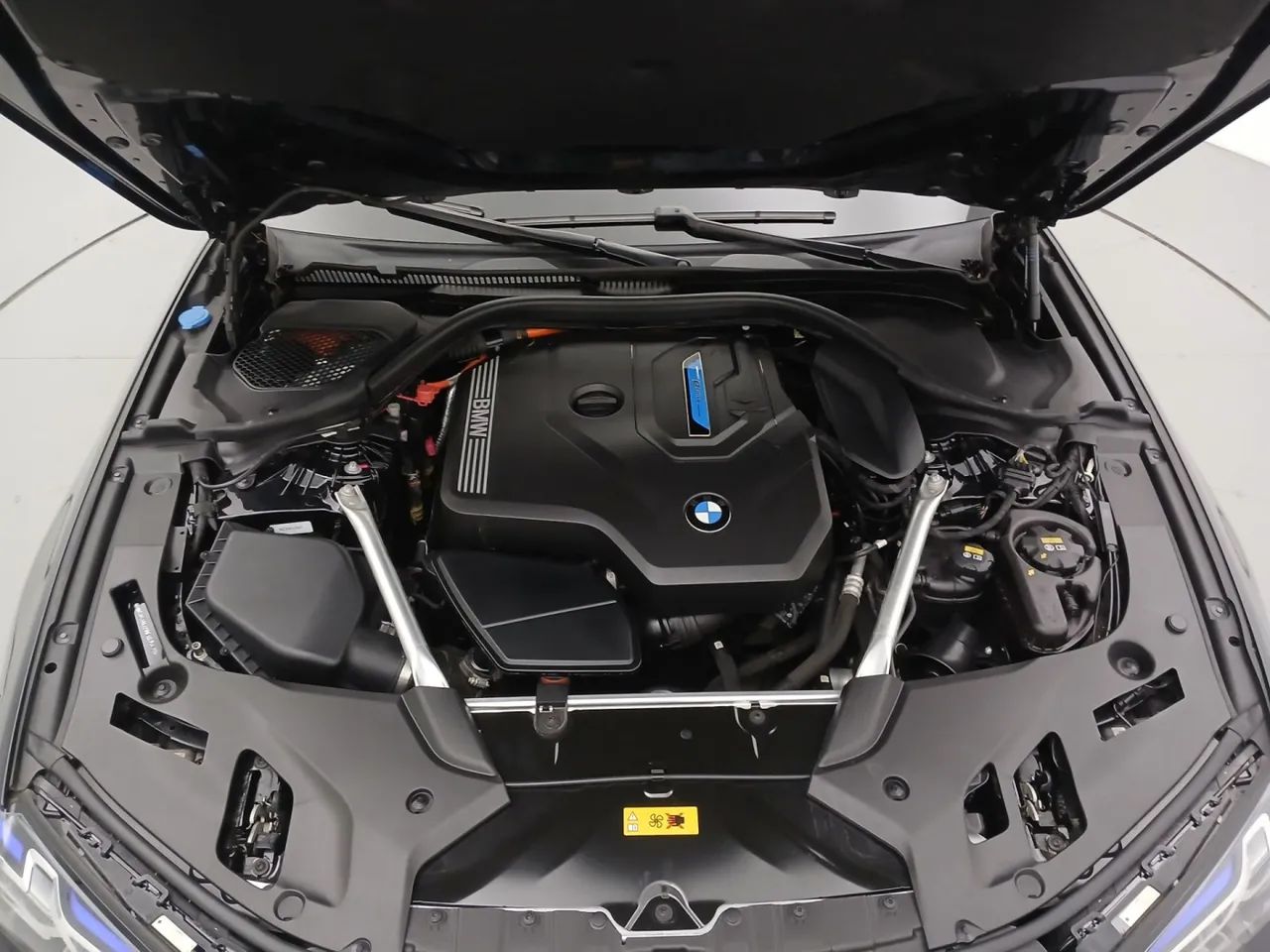 BMW Série 5 530E M Sport 2.0 Turbo Híbrido Aut., foto 10 de 18
