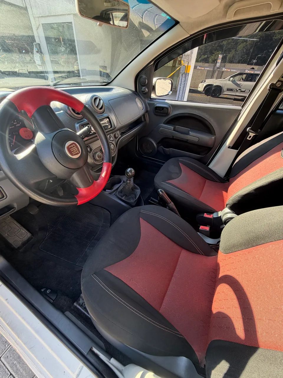 Fiat Uno Sporting 1.4 EVO Fire Flex 8V 4P 2012