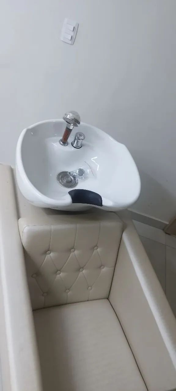 Cadeiras e lavatório elegante e sofisticado para salão de cabeleireiro.. - Foto 5