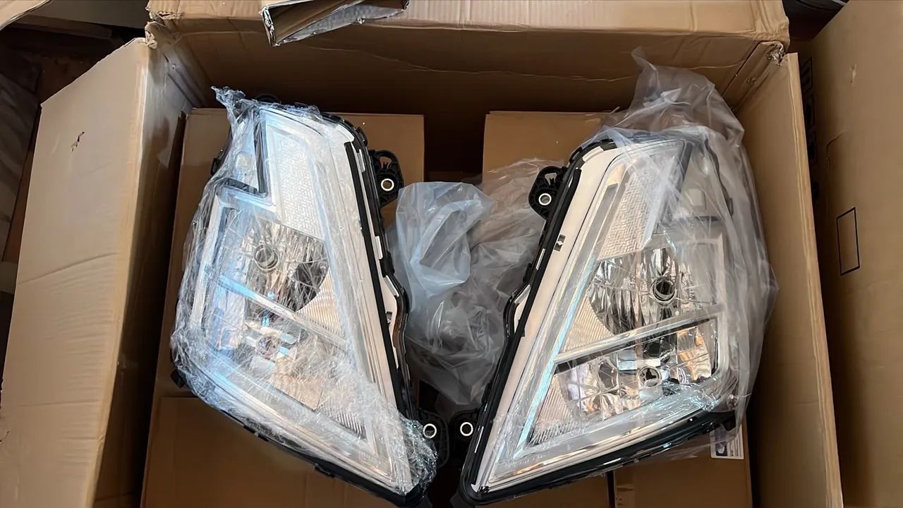 Farol principal volvo FMX O PAR 