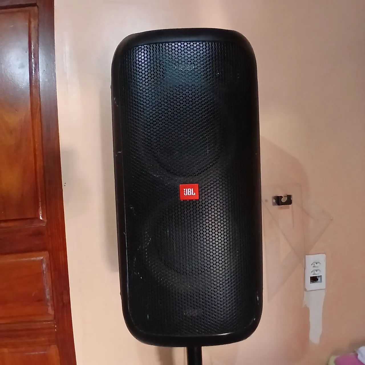 Caixa jbl nova