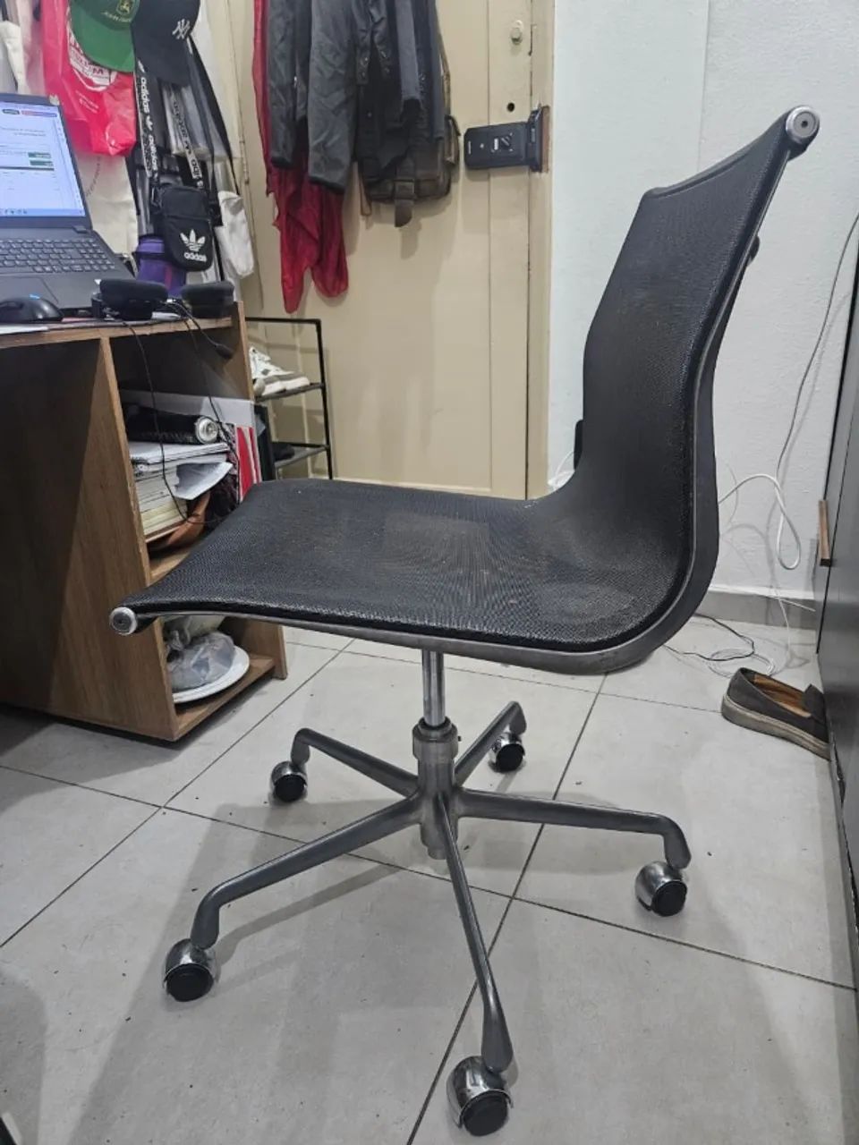 Cadeira Office Esteirinha Eames - Original Clássica Design (Preço de Desapego)