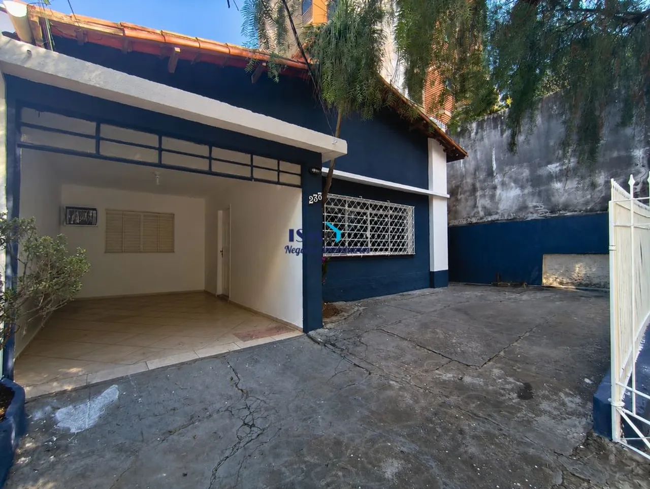 Sala Comercial Privativa (14,4m²) com Ar-Condicionado e Despesas Inclusas
