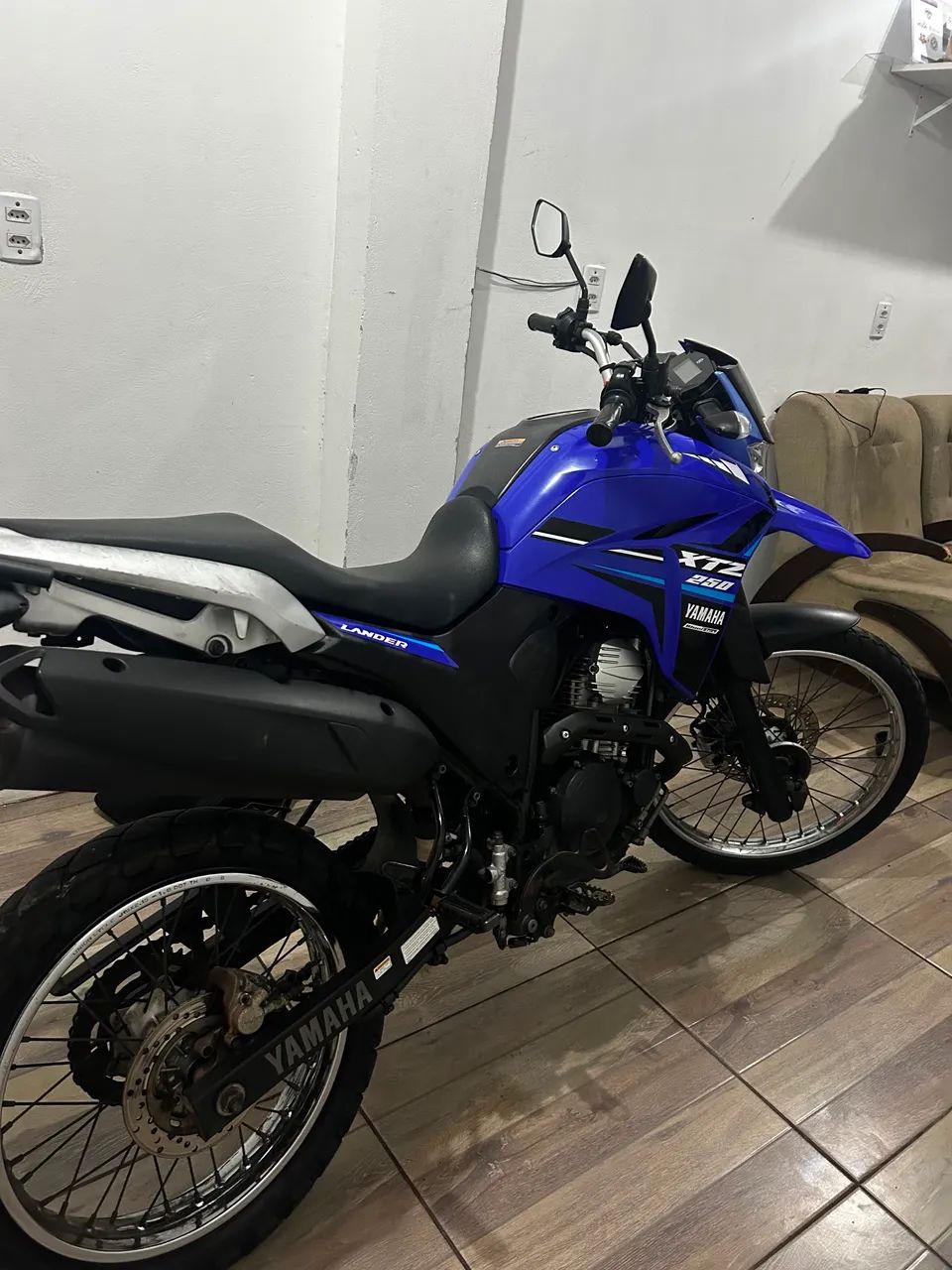 Lander xtz baixa km estado de nova - Foto 4