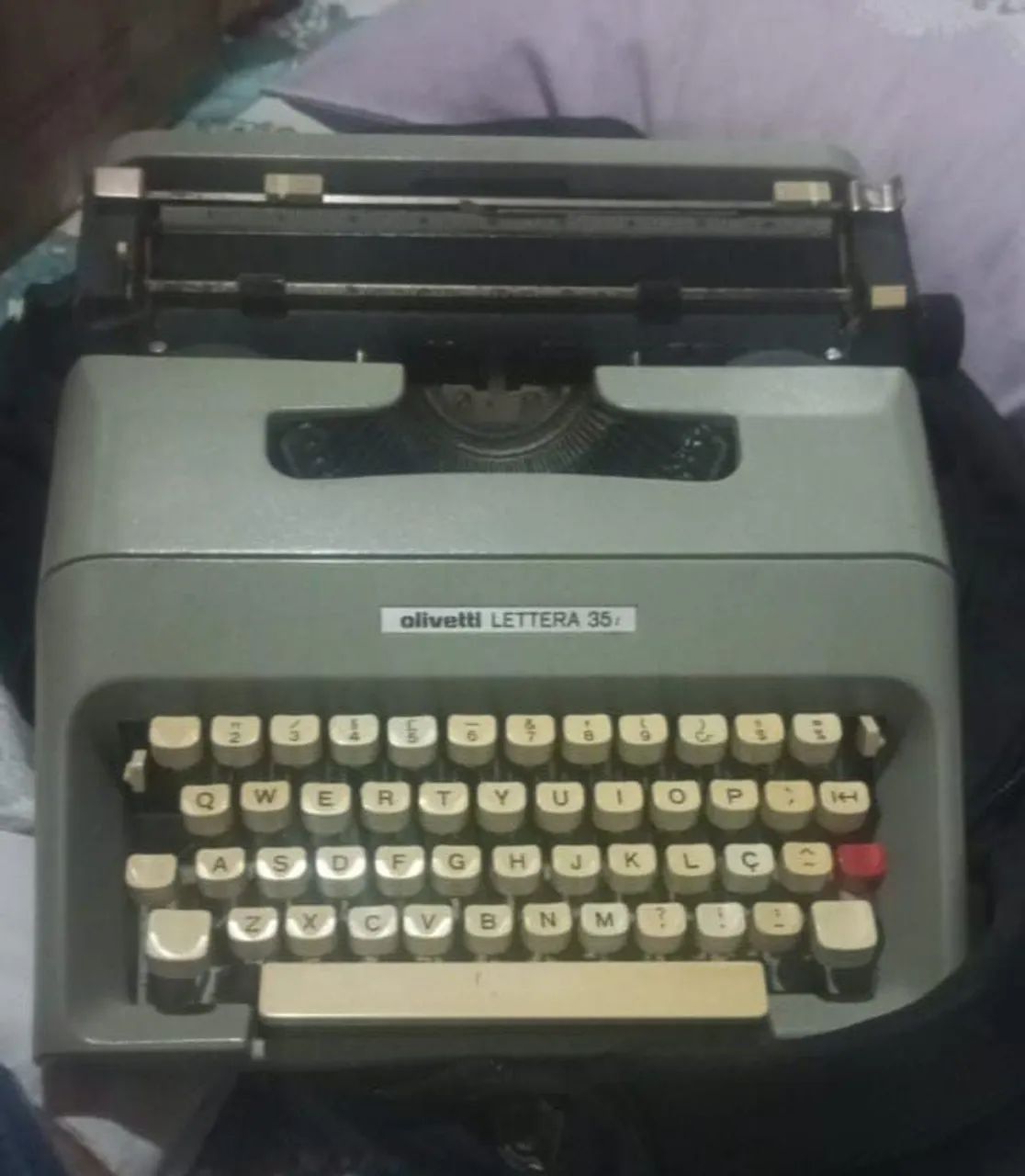 Maquina se escrever antiga Olivetti 65104327506178120