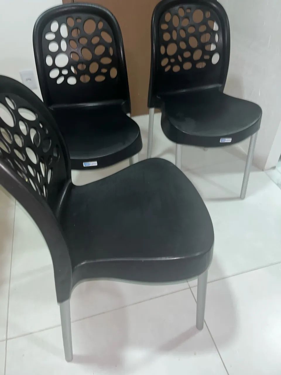 Cadeira com pés de alumínio  - Foto 4