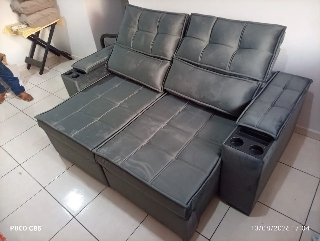 Sofá retrátil e reclinável com porta copos  - Foto 3