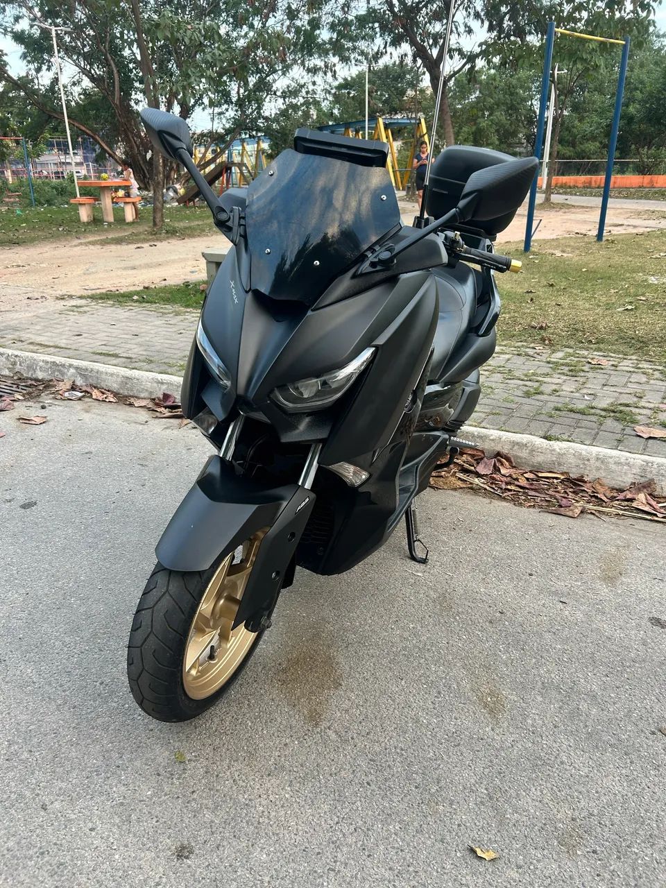 X Max em perfeito estado 