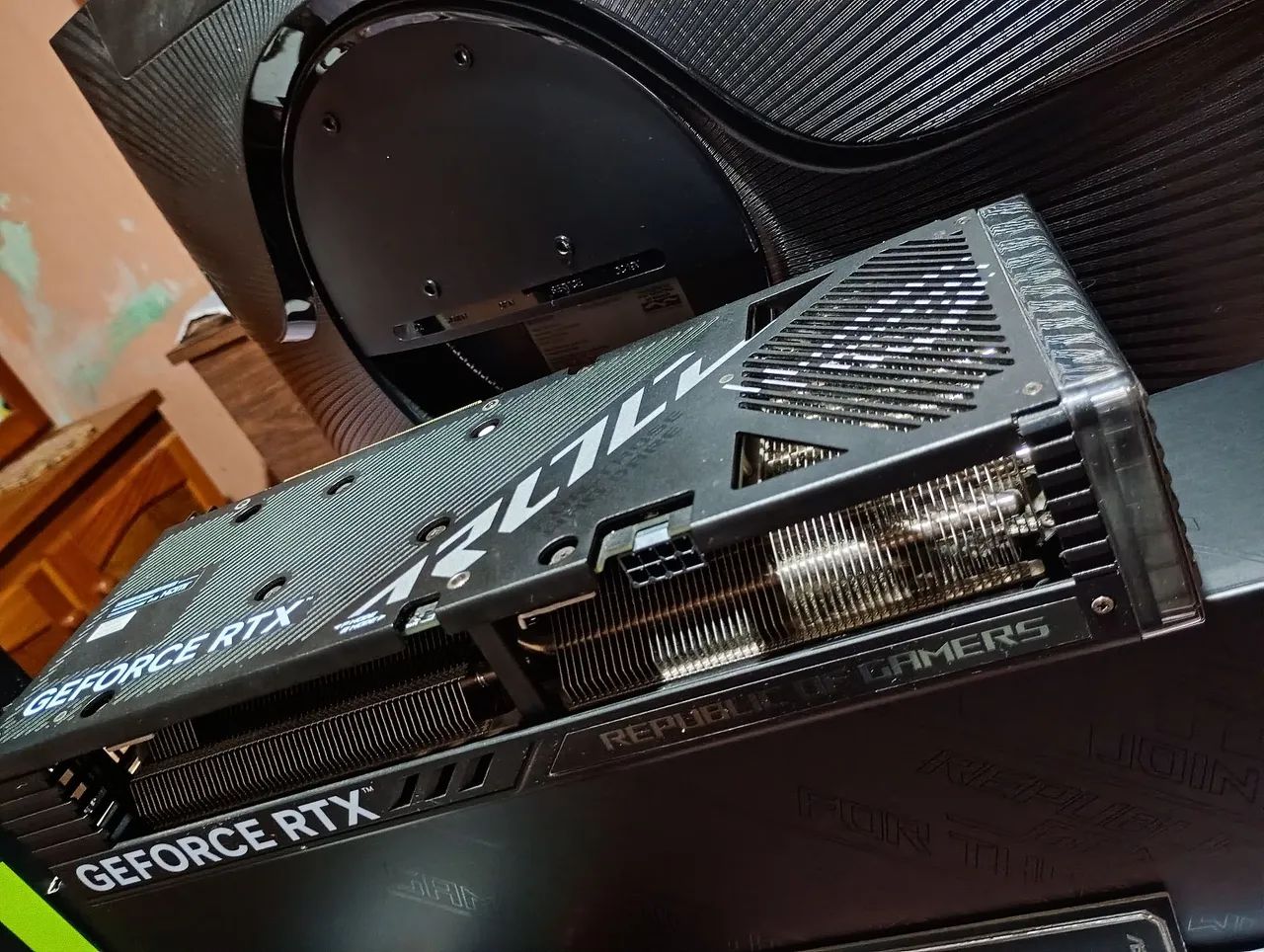 Placa de vídeo 4060ti Rog strix overclock edition IMPECÁVEL  - Foto 3