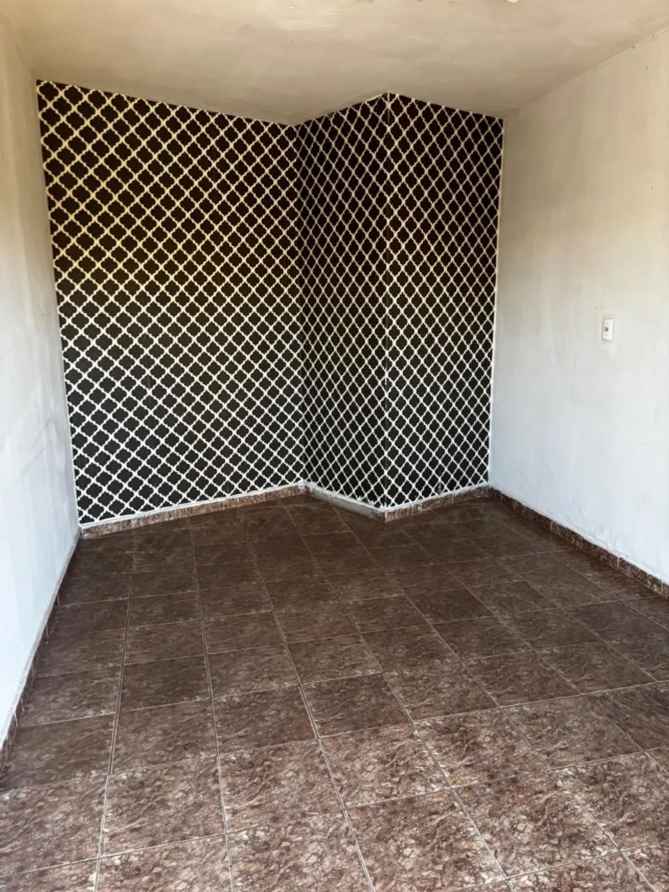 Sala em frente BR 050 em dois ambientes, com banheiro, 30m² - Foto 3