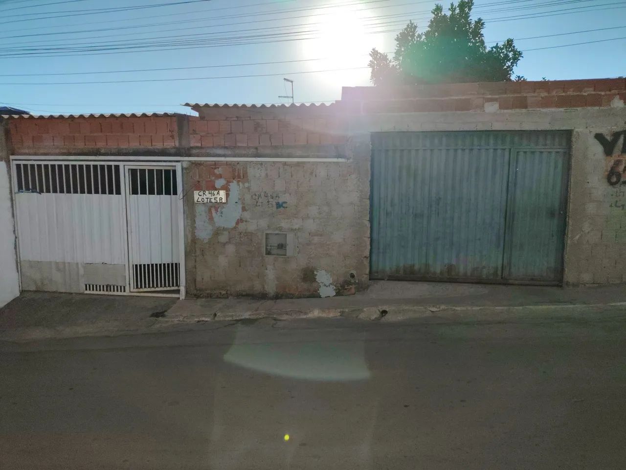VENDE-SE LOTE COM 3 CASAS  - Foto 2