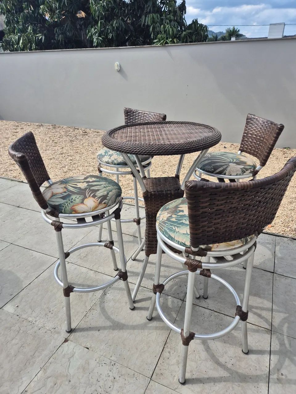 Vendo mesa de bistrô com 4 cadeiras - Foto 4