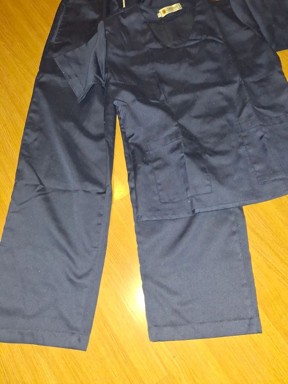 Kit 2 NOVOS  conjuntos de Pijamas cirugicos Scrubs femininos - Foto 2