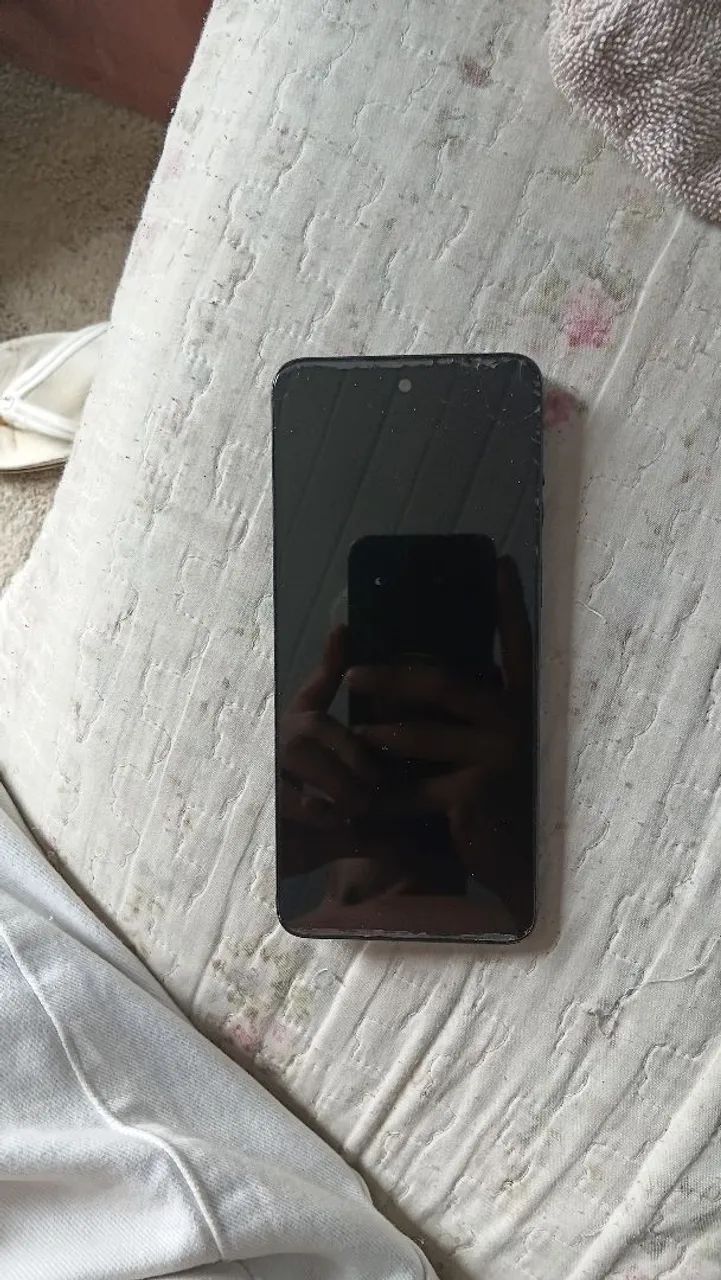Vendo Motorola g32 com a tela queimada .