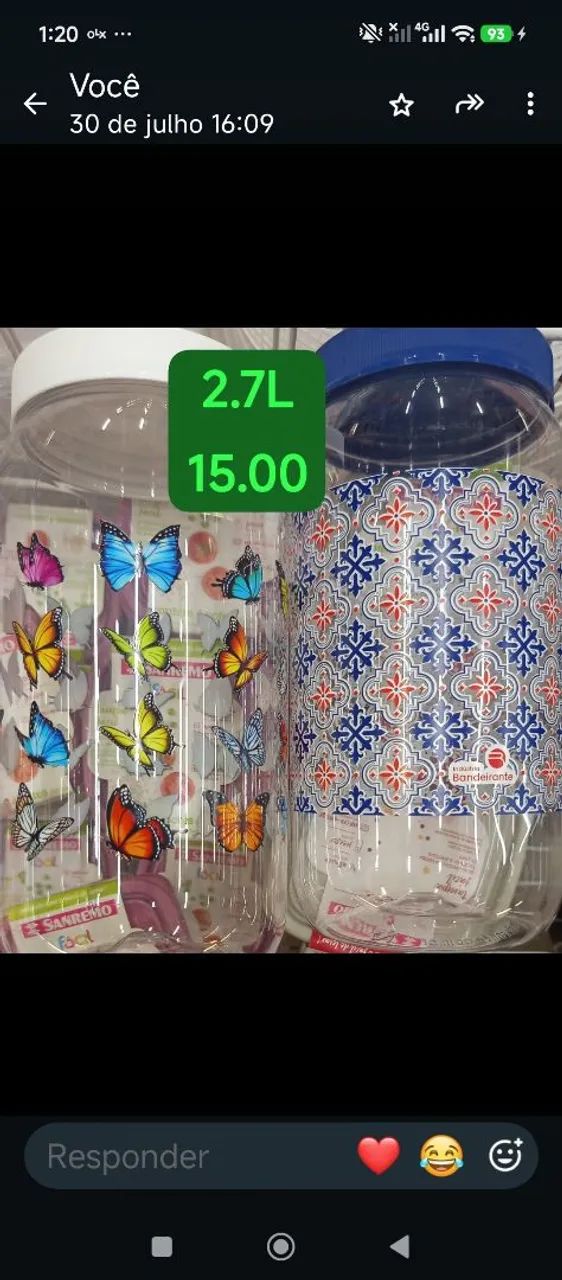 Potes grandes de plástico e medio