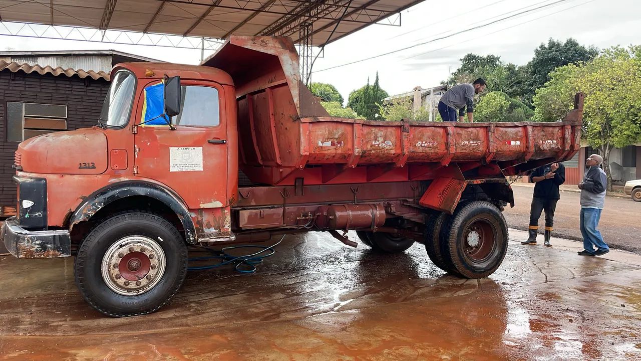 Mb 1313 caçamba 