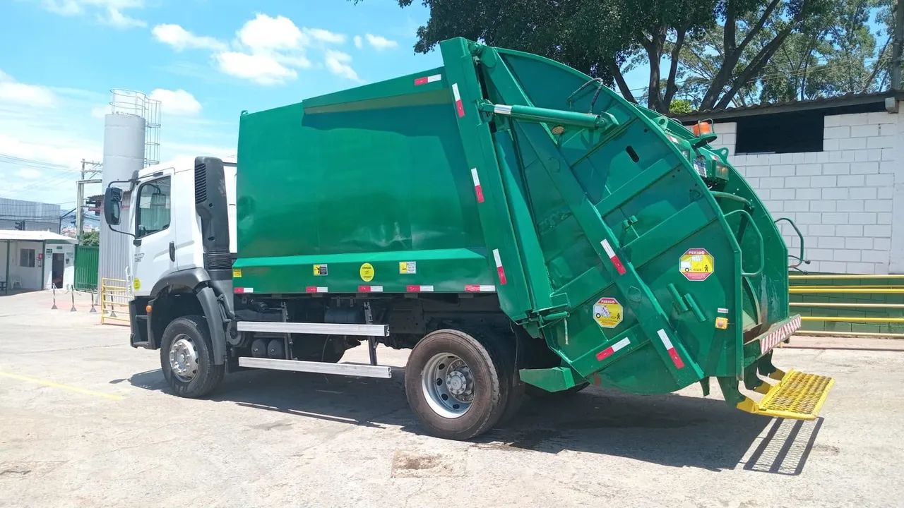 Caminhão Compactador  - Foto 4