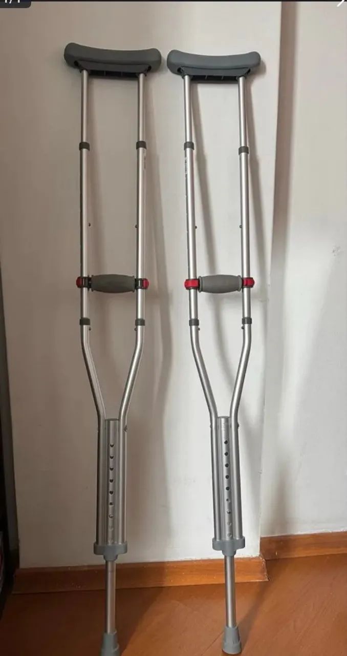 Par de muletas Hidrolight com ajuste total usada<br>ajuste total