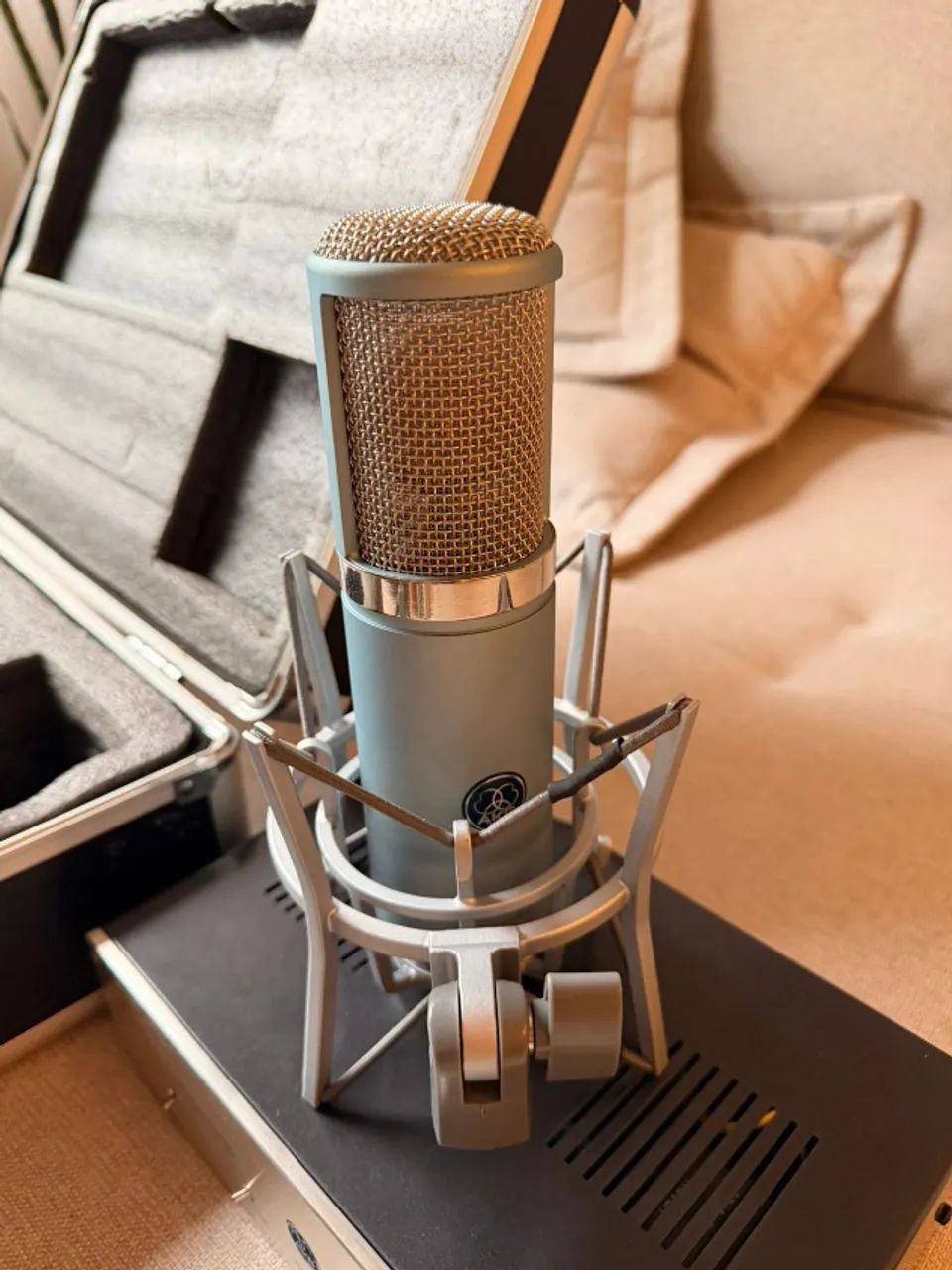 Microfone AKG 820 Tube - NOVO - Foto 3