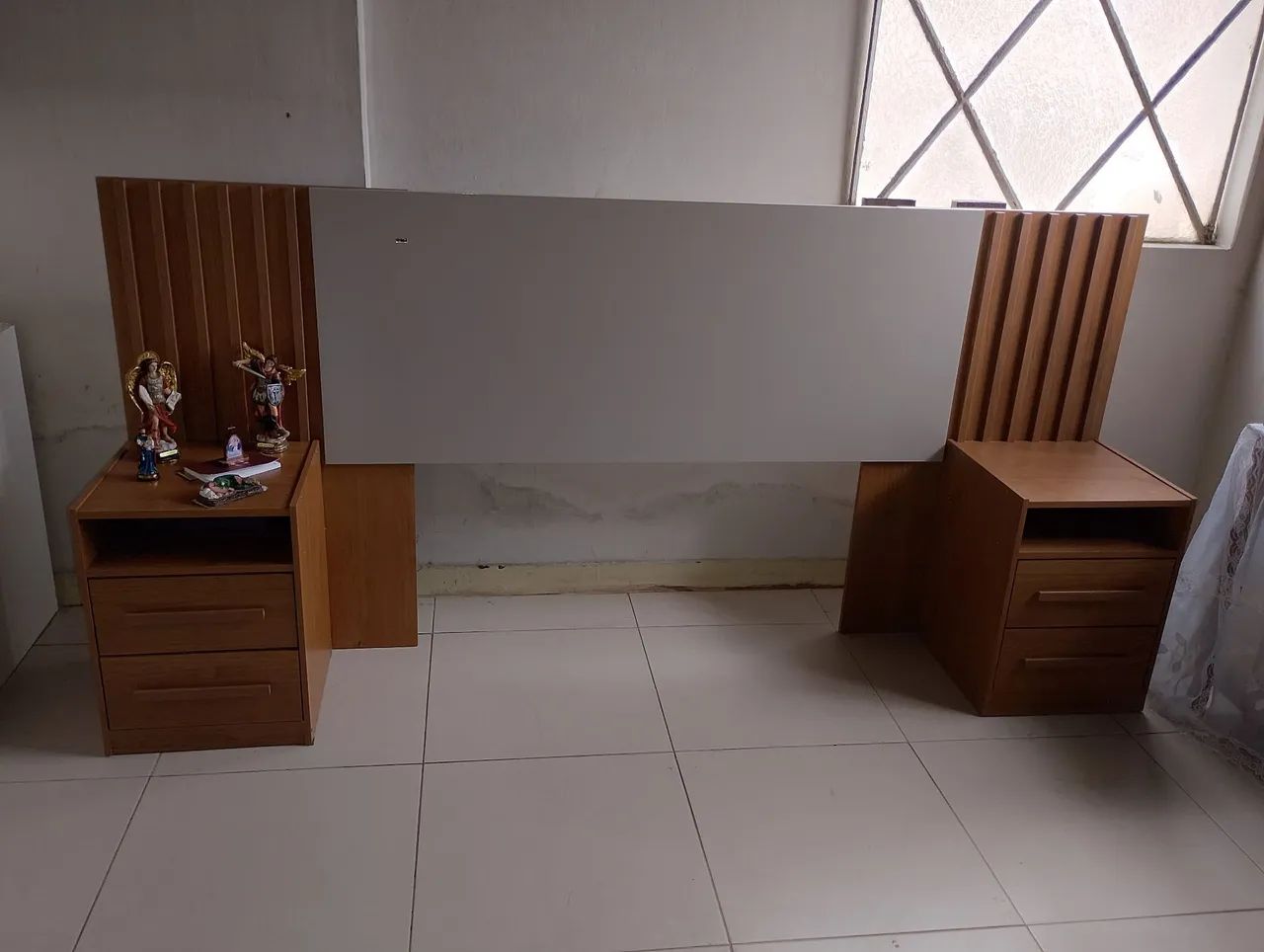 Vende-se Cabeceira de cama com criado mudo - Foto 2
